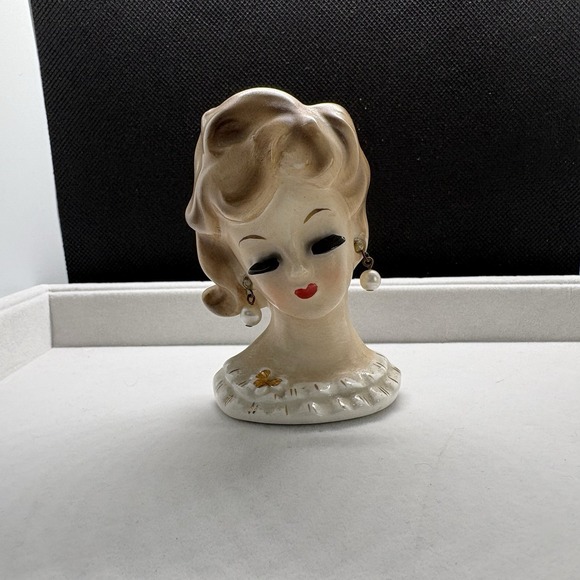 Napcoware Other - Vintage 1950s Lady Head Vase Napcoware Pearl Earrings Long Lashes c5937